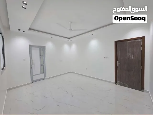للبيع شقة كبيرة في منطقة الحد مع المكيفات