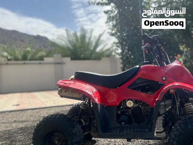 دراجة نارية حمراء مستعملة – للبيع في عبري