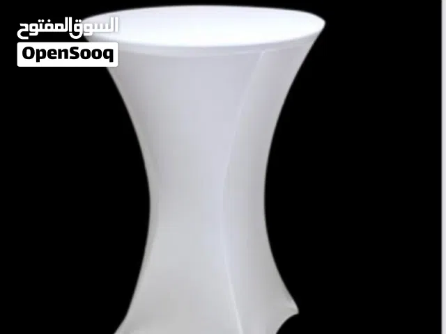 طاولة قابلة للوقوف للإيجار