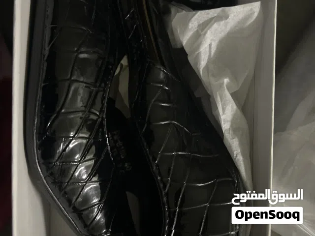 للبيع كعب جديد مقاس 40