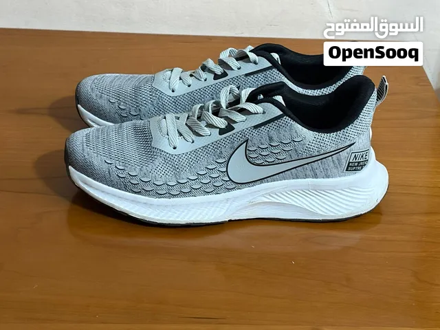 Nike Run Defy