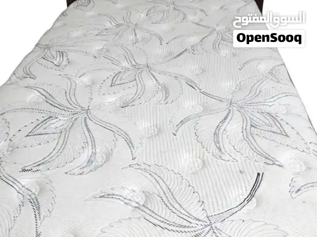 سرير مع مرتبه