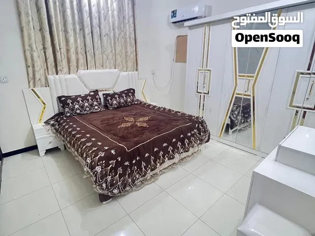 شقه مفروشه للايجار بكهربا وتكيف24 ساعه عفش جديد وحي متميز في مدينة عدن المنصوره حي الكثيري