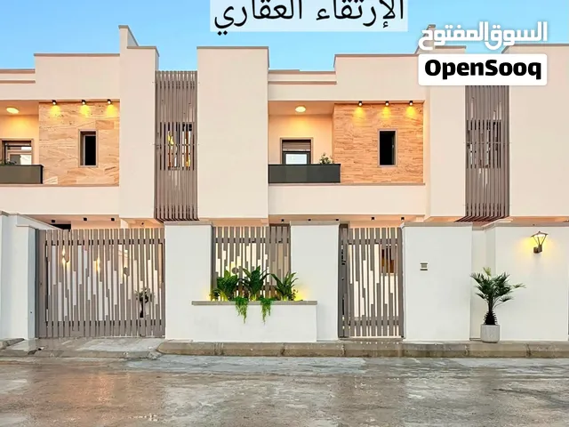 فيلا من طابقين للبيع عين زارة السدرة بالقرب من الملكية مول