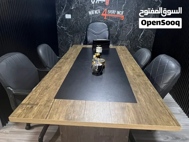 طاوله اجتماعات 2.80م فقط 100دينار بدل من 300 دينار مع كرسيين هديه