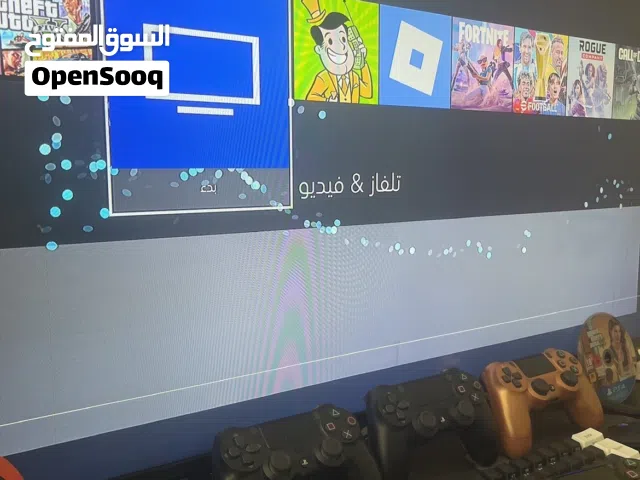 سوني 4 مع 5 اجهزة مع شريط قراند و سماعه و طاوله قيمنق و ماوس وكيبورد و ماوس باد وشاشه