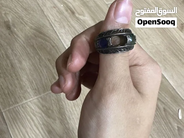 محبس حجر ياقوتة زركة وزمرد وتوباز وزبرجد عدا وحدة ضايعه أخذته ب100 رايدة ب50 فضة أصلي
