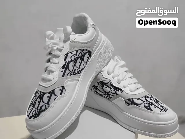 احذية جديدة