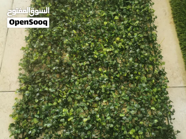 بلاطات عشبية جداريات سياج عشبي للحدائق اشجار تحاكي الطبيعة ارضيات جلد بفات خشب سويد تفصيل شجر صناعي