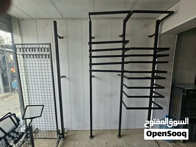 رفوف وتعاليك ملابس