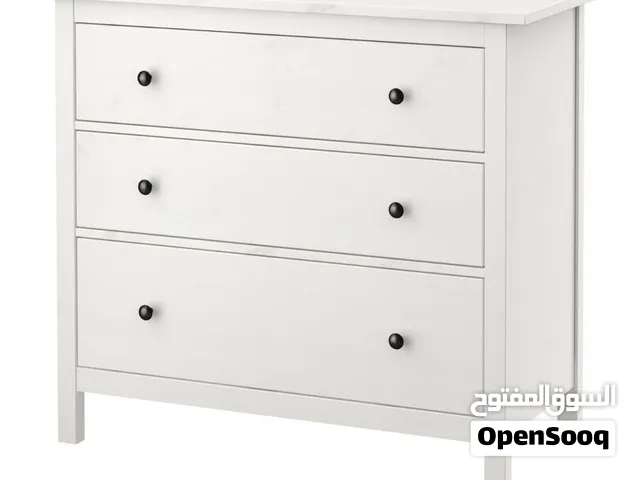 طاوله من ايكيا للبيع جدييده غير مستخدمه ابداً بأقل من سعر ايكيا