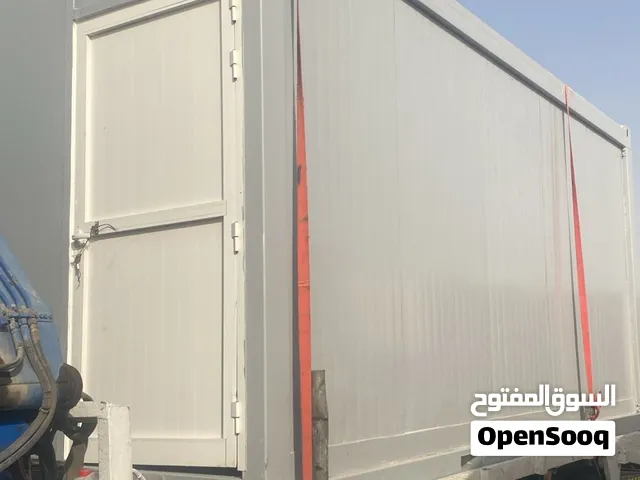 كاونتنرات تخزين حديد وساندوش بانل بالإضافة إلى كرفانات سكن العمال