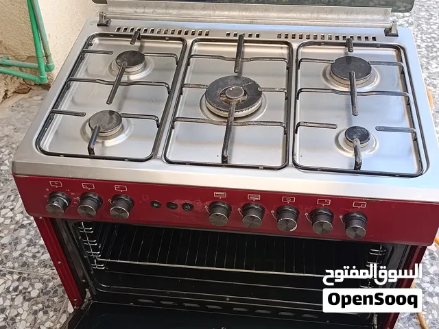 طباخ نضيف جدا كلشي مابي كلشي بي شغال