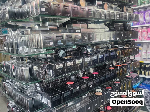 مكيج نوعيه ممتزه بيع جمله 4 ريال اي نوع