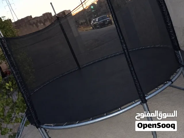 لعبه ترامبولين شبه مستعمله كثير كبيره بتتحمل وزن 150 ولا فيها اي خلل وشبكه وكاله اللون اسود