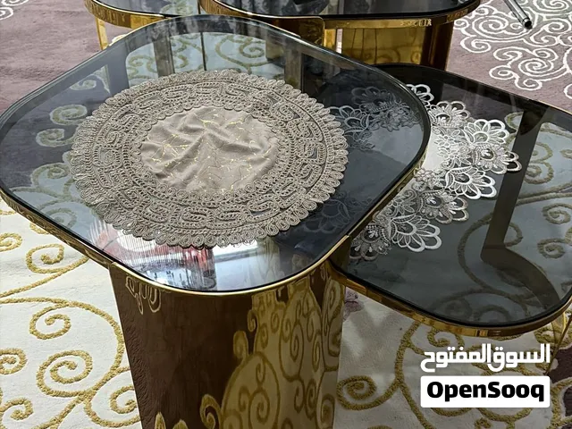 للبيع اربع طاولات ذهبية وثقيلة جداً جديدة غير مستعملة