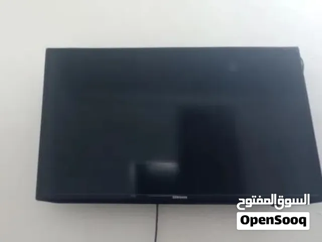 شاشة سامسونج حجم 32انش بحال الوكاله معها ريموتها و والعلاقة الحائط السعر 50دينار اربد