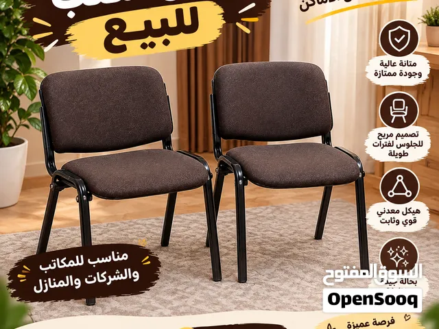 مكتب خشب أنيق وعملي للبيع بحالة جيدة