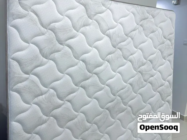 فرشة مع ضمان لمدة 4 سنوات و استخدام اقل من 6 اشهر كواليتي عالية و مريحة جدا