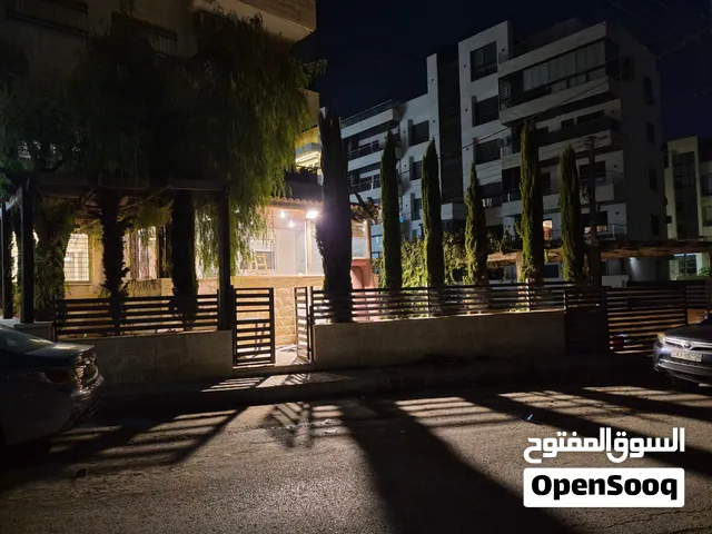شقة أرضية للايجار في دير غبار مساحة كلية 300 متر