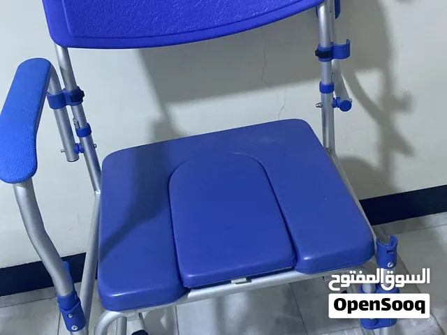 السلام عليكم بيع كرسي طبي للحمام متحرك مستعمل مره واحده جديد السعر 120 وبي مجال