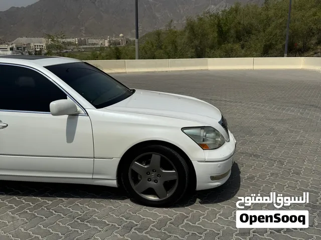 لكزز 430 موديل 2004  موقعه  خورفكان لونه ابيض صبغته زينه و الداخليه نظيفه و الصرفيه عسلل