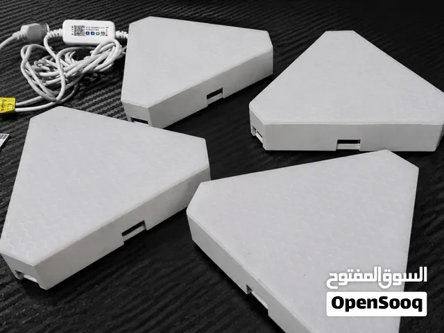 إضاءة ذكية مثلثة RGB جدارية (Smart Triangle LED Panels) – طقم 4 قطع بحالة ممتازة جدا للبيع