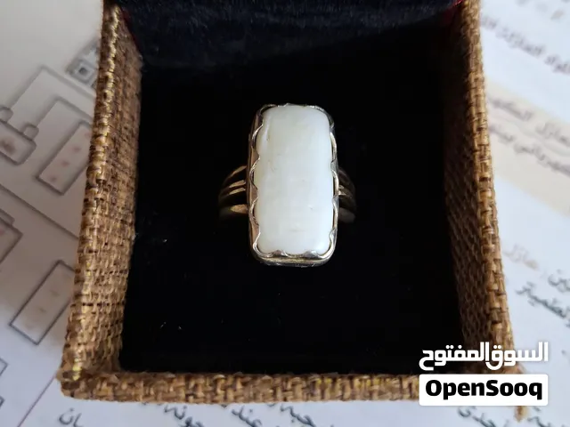 السلام عليكم عندي خاتم عطف صياغة يدويه نوع الحجر عطف بحري منقوش والسعر 100 وبي مجال وحياكم الله