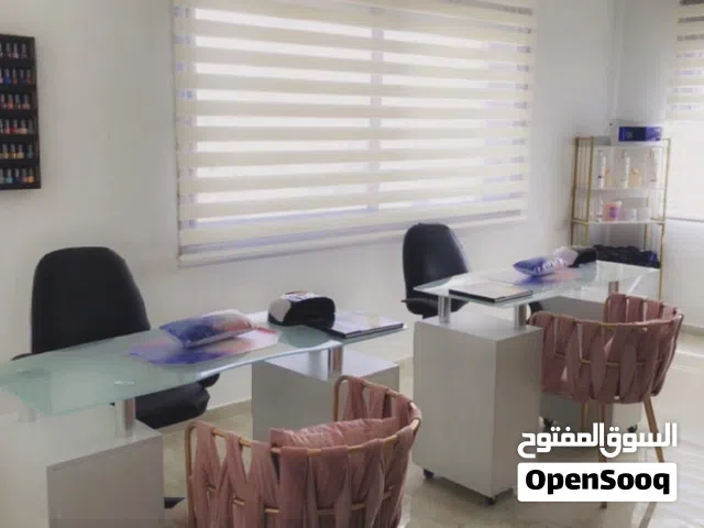 طاولات منيكير فاخرة مع أدراج تخزين
