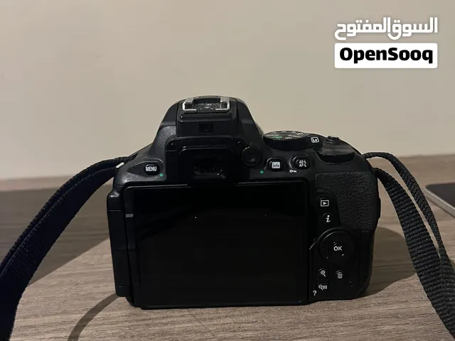 كاميرا نيكون دي 5600 مع عدسة 18-140 مم