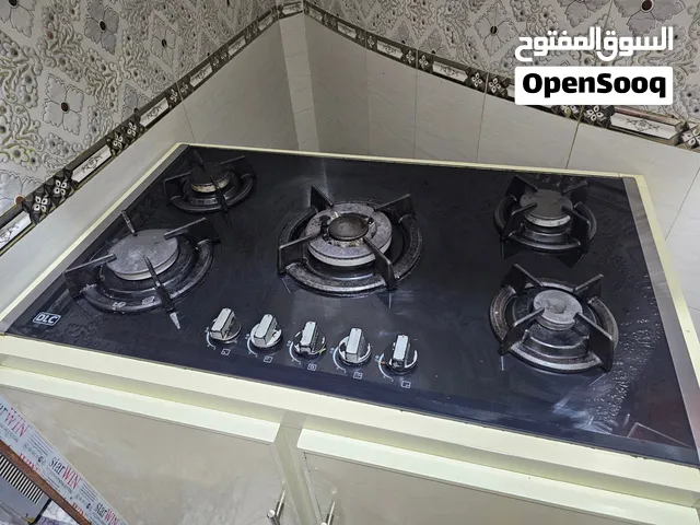 طباخ منضدي مع الميز