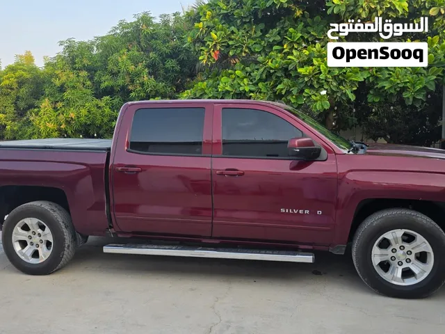 شيفروليه سلفرادو 2015 تراك ستاندرد خليجي مرخصة بطلاء خمري تم تغيير القطع الاستهلاكيه بالكامل