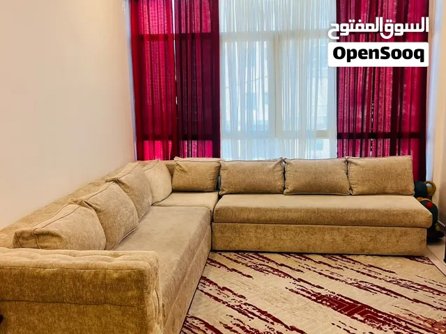 ركنة بحالة جيدة جدا قابلة للغسيل لها سحاب قابل للتفاوض