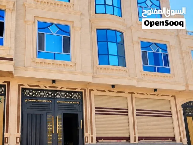 عمارةمطلةعلى سوق #دارس. خطوة عن #الزفلت والخدمات والأسواق والباصات وكل شيء متوفر. السعر مغري جداً. #