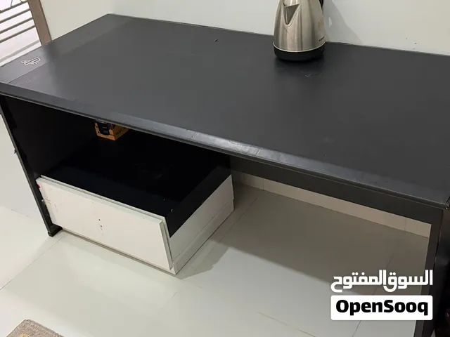 طاولة مكتبيه