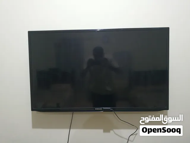 الشاشة 32 بوصة سامسونغ 1080p مع ستاند الشاشة الحائط مستعمل ممتاز + عندي شاشة توشيبا 39بوصة عادي
