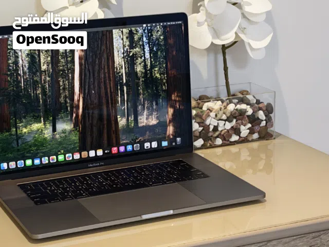 للبيع  MacBook Pro 15 2018  رام 32  بطارية ممتازة  الدمام