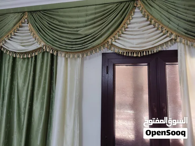 ستار جلسة لصالون يتكون من قطعتين يعني علي ايجي علي  روشنين قصتين وأربعة قطع ستائر وأربعة شيفون