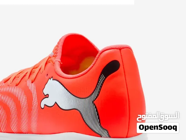 بيع حذاء رياضي  من شركة كرة القدم puma