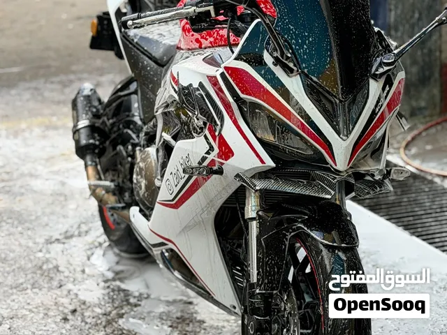 درّاجة رياضية مستعملة من QJmotor 400RR موديل 2023 بحالة الوكالة ولا كروكة الحمدلله