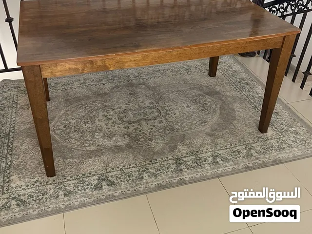 Dining table طاولة طعام
