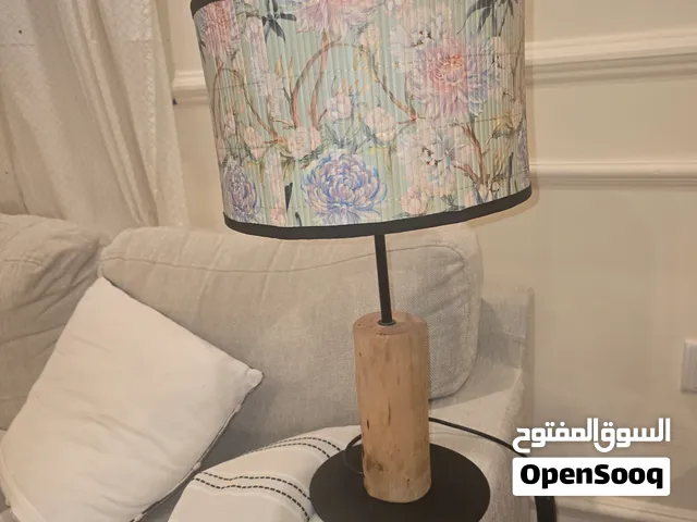 مصباح طاولة بحالة جيدة