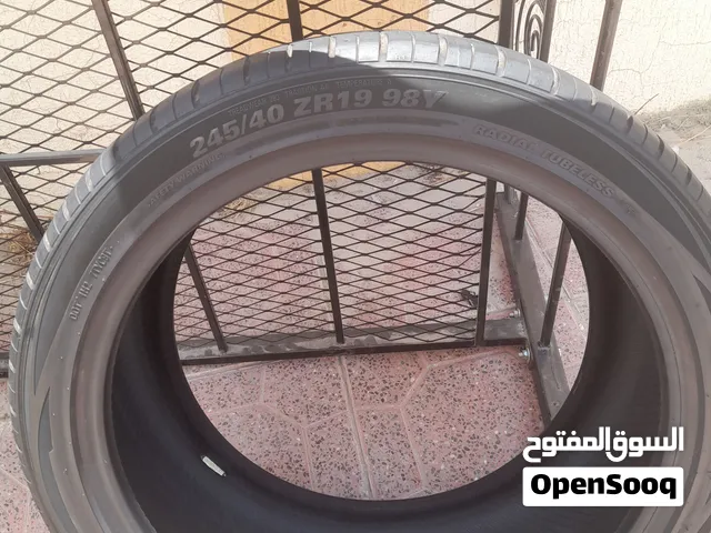 طقم تواير نضاف جدا جدا 245×40×19  صناعة كوريا
