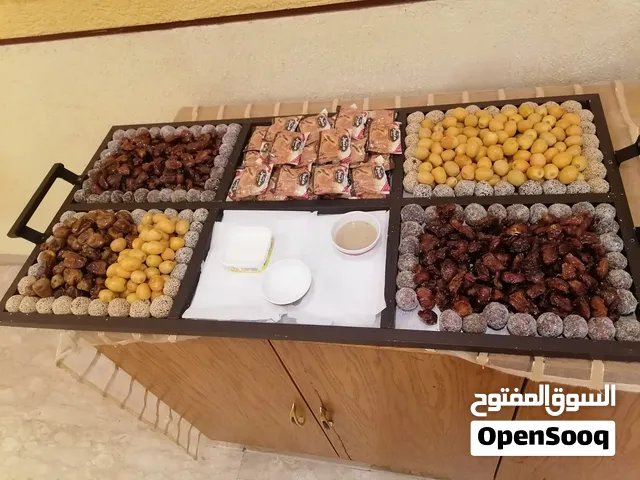 تمور مع خدمة ضيافه رجالي ونسائية
