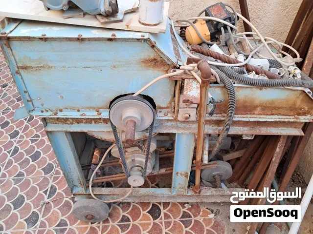 السلام عليكم مكينه ندافه للبيع شغاله جاهزه نظيفه ناقصها بس صبغ