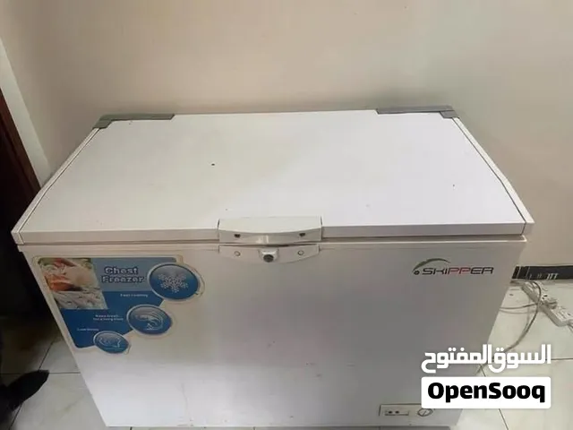ادوات محل فلافل مع ثلاجة فريزر طرح نظيف جدا على الفحص