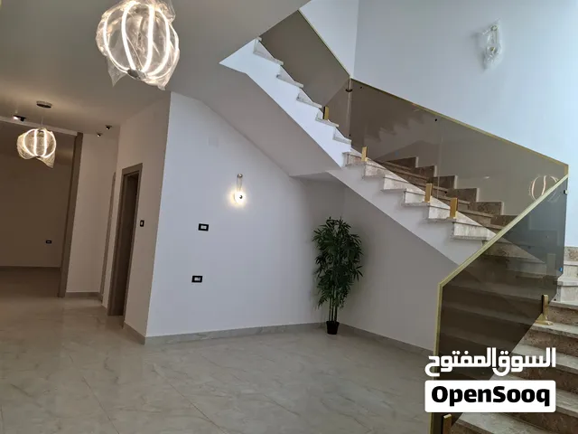 فيلا دورين وملحق تشطيب حديث للبيع بالقرب من جامعة ناصر ومدرسة رويال