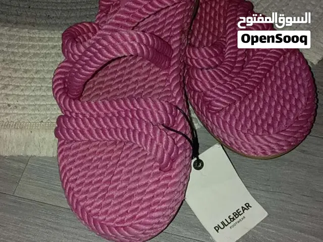 وصل لجديد صندل من PULL&BEAR