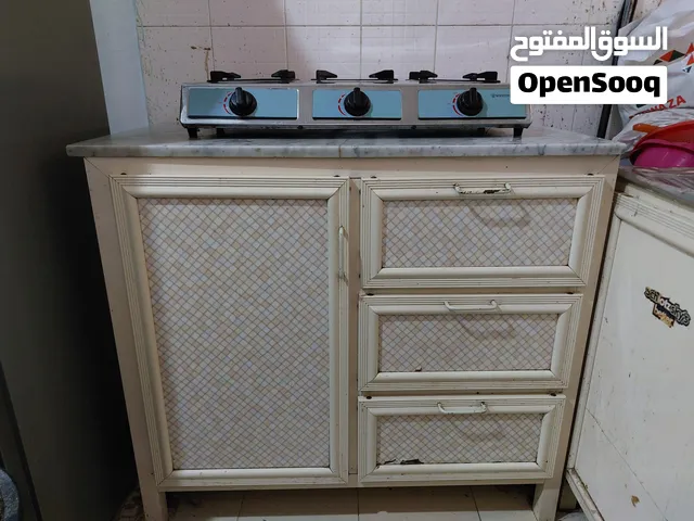 للبيع كبت مطبخ بالرخامة + طباخ (بوتجاز) سطح + 2 سلندر غاز مع المنظم