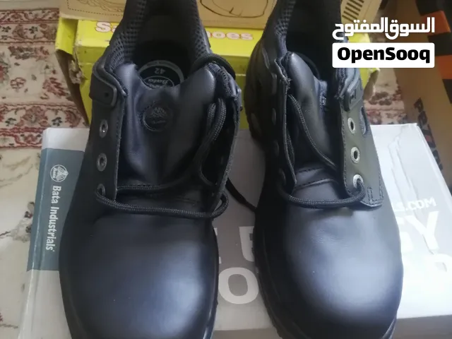 عدد 8 أحذية سيفتي جديد واستعمال خفيف جدا